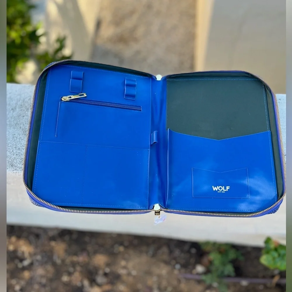 NWT Wolf "Signature Ipad Tech" zip case - One Size - Picture 2 of 5